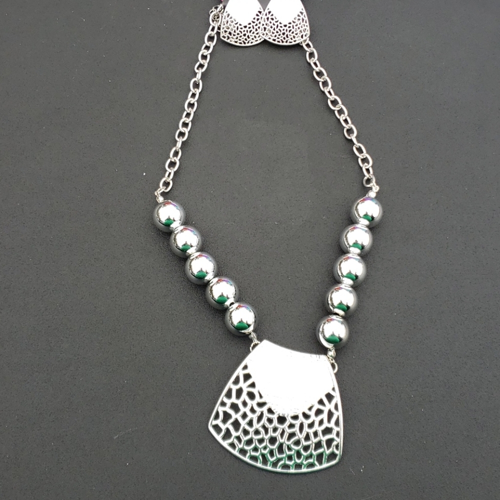 Silver Necklace/earring set